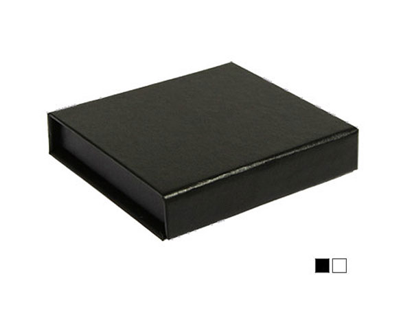 Schwarze Magnetbox für Präsentation und Verpackung von USB-Sticks oder ähnlichen Produkten. Elegant und vielseitig einsetzbar.