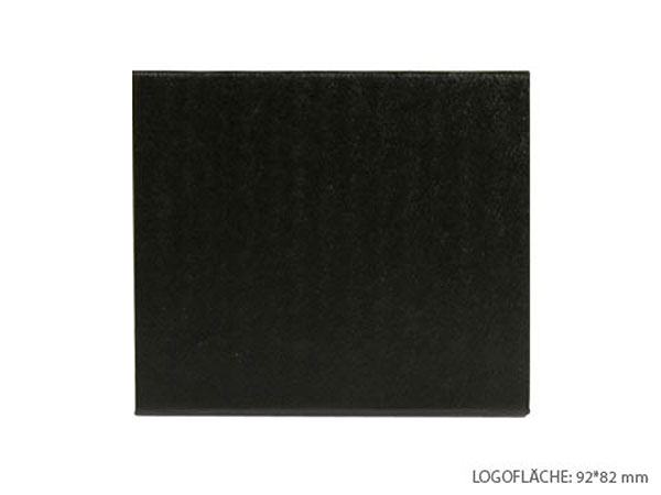 Schwarze Magnetbox mit einer Logofläche von 92x82 mm, ideal für individuelle Werbegeschenke oder Präsentationen.