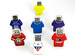 USB-Sticks in Form von T-Shirts in verschiedenen Farben, geeignet für individuelle Logos und Werbezwecke.