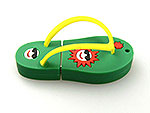 USB-Stick im Flip-Flop-Design mit bunten Motiven und Platz für individuelle Beschriftungen oder Logos.