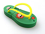 Bunter Flip-Flop-USB-Stick in Form einer Sandale mit individuellem Druckbereich für Logos. Ideal als sommerliches Werbegeschenk.