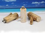 USB-Stick Holzast hell