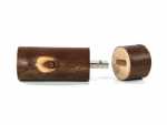 USB-Stick im Design eines Holzstamms, mit Platz für individuelles Branding und einer natürlichen, rustikalen Optik.
