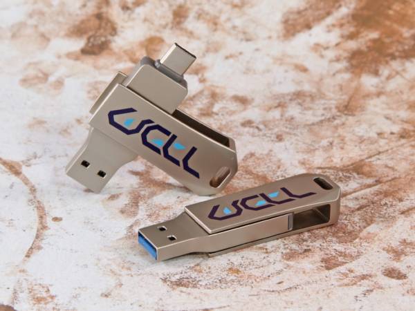USB-Stick in hochwertiger Metall-Optik, mit Platz für individuelles Logo-Design und vielseitiger Nutzung.