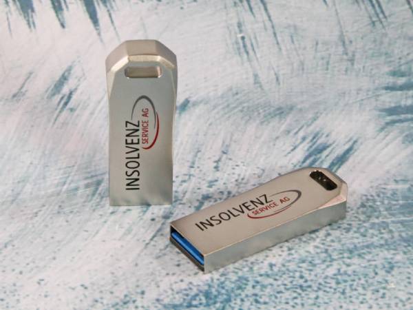 Metallic USB-Stick mit individuell bedruckbarem Logo-Bereich für professionelle Anwendungen.