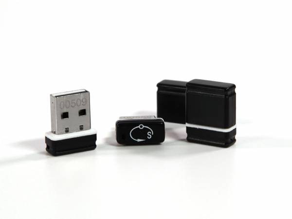 Kompakter USB-Stick im modernen Design mit individuellem Druckbereich für Logos und Werbebotschaften.