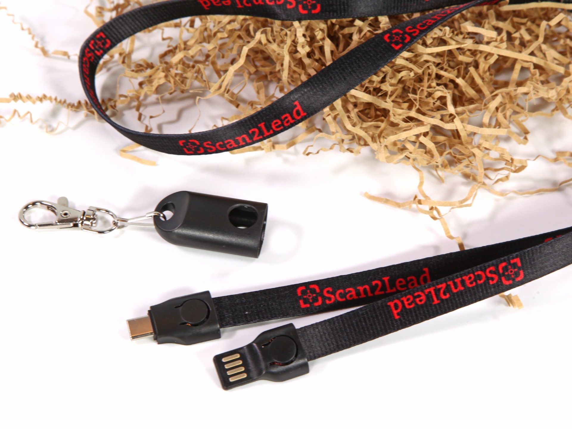Lanyard mit integriertem USB-C Ladekabel und bedruckbarem Logo-Bereich für individuelle Werbung.