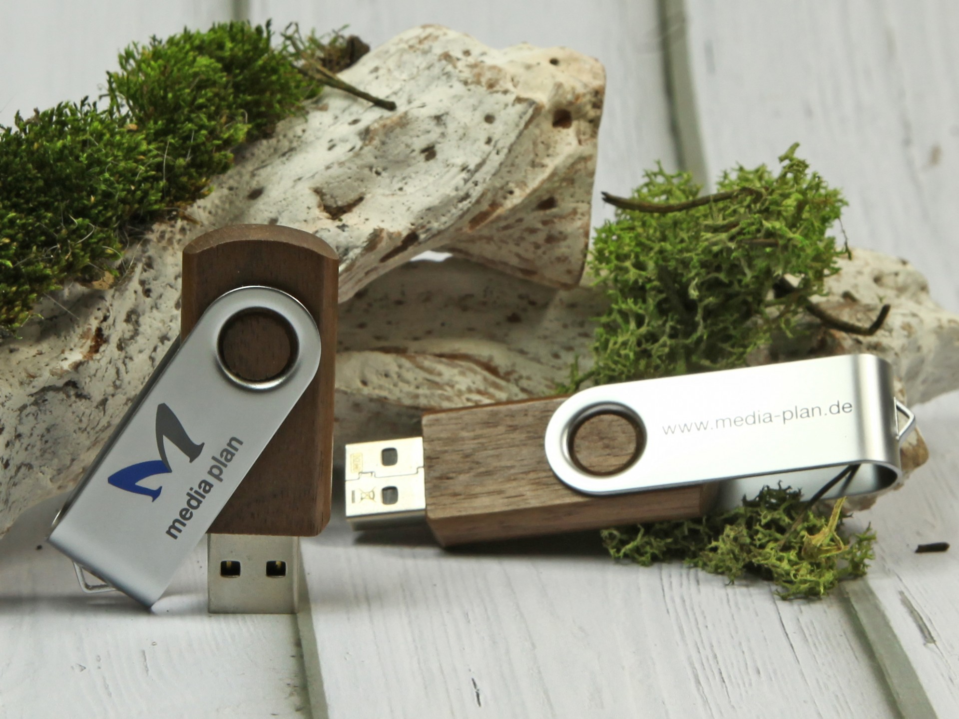 usb stick holz dunkel buegel gravur logo